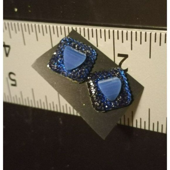 NWOT Adorable Post Earrings Dark Blue Background Behind‎ Light Blue Heart - Picture 1 of 2